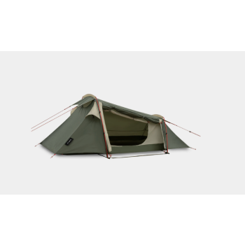 "Qeedo Light Spruce S – treking šotor postavljen v naravi"
