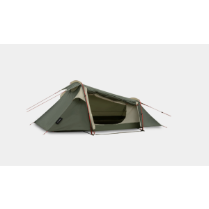 "Qeedo Light Spruce S – treking šotor postavljen v naravi"
